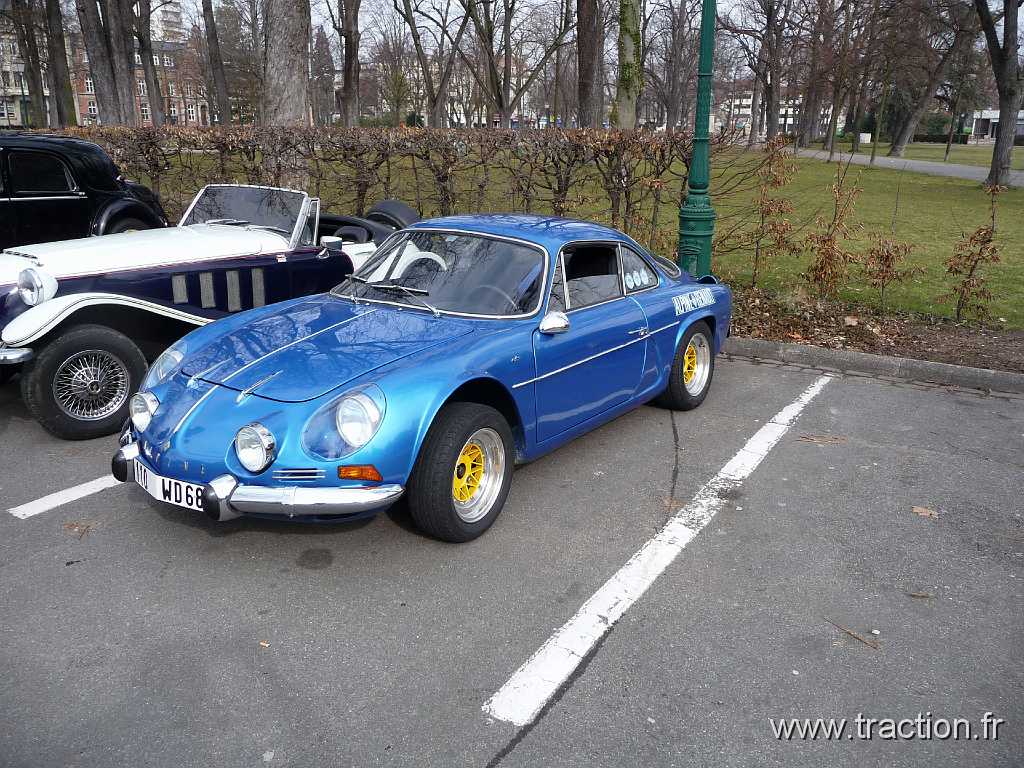 2009_03_01_colmar (34).jpg - 01/03/2009 - 68000 COLMAR, parking de l'ancienne sous-préfecture, Colmar Auto Rétro, Alpine A110, berlinette